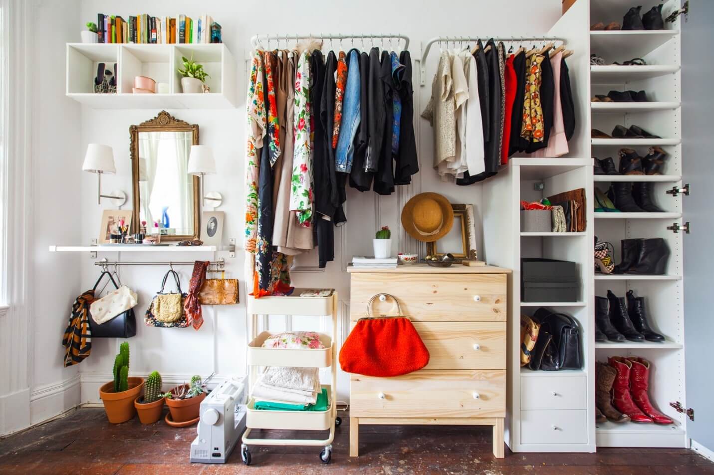 Storage-of-clothes-without-closet-1