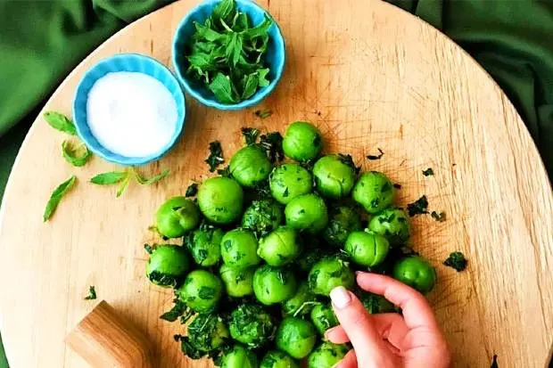 گوجه-سبز