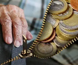 فوری؛ حقوق اسفند بازنشستگان تأمین اجتماعی با تاخیر واریز می‌شود؟ + جدول