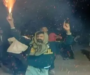 آواز شاد؛ مرد فاز مایکل جکسون برداشت وسط رقص دوتا فر خورد جوگیر شد تو سومی افقی افتاد