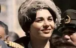 سفر به ایام قدیم سال 1338؛ محمدرضا پهلوی و فرح بین زنان رنگی پوش شیرازی سفر به ایام قدیم سال 1338؛ محمدرضا پهلوی و فرح بین زنان رنگی پوش شیرازی