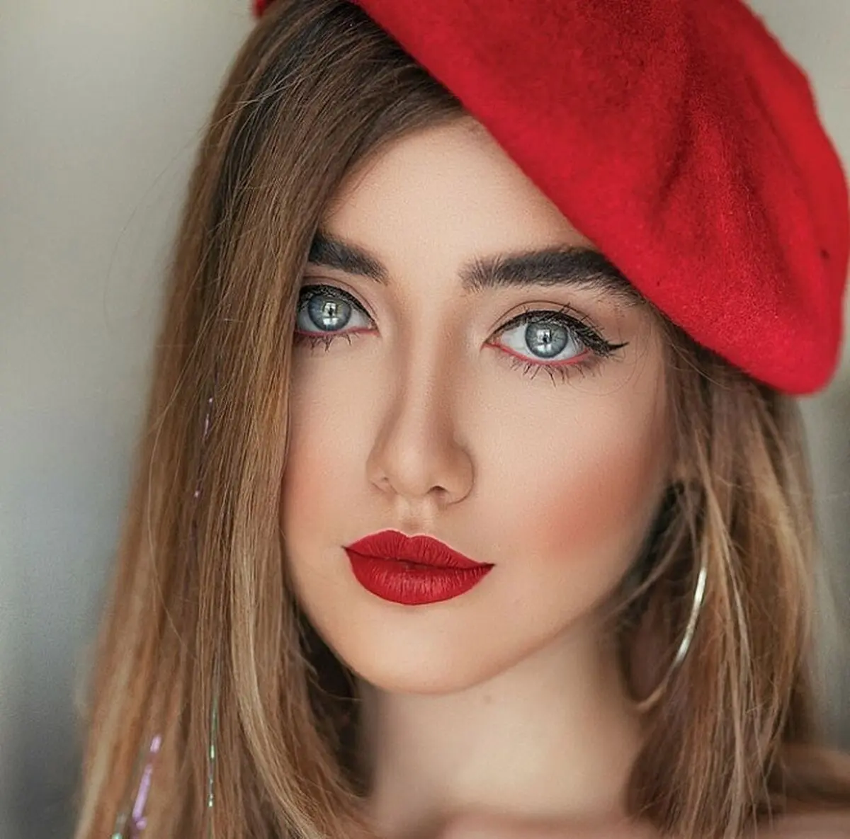 Tips-on-using-red-lipstick
