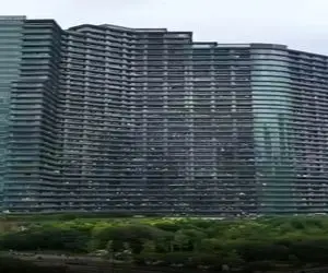 ساخت چین / برجی که به مرکز کهکشان آدم‌ها تبدیل شد و ازدحام جمعیتش وحشت برانگیخت