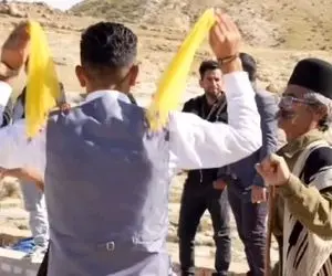 آواز محلی؛ کدخدای طایفه بزرگ موری با رقیبش چه رقصی میکنه از لباسش اصالت میباره