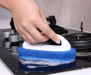 ترفندهای خانه داری؛ چجوری اجاق گاز شیشه ای رو تمیز کنیم؟