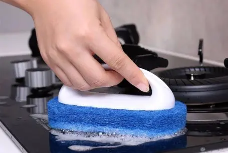 ترفندهای خانه داری؛ چجوری اجاق گاز شیشه ای رو تمیز کنیم؟