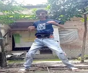 آواز شاد؛ مرد هندی تا این آهنگ ایرانی پلی شد جوری پایکوبی کرد که شاهرخ خان پیشش هیچه