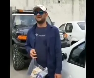 آواز خیابانی؛ ببینید این فروشنده چه حماسه سوزناکی با این آهنگ آفرید قلبت درد میگیره
