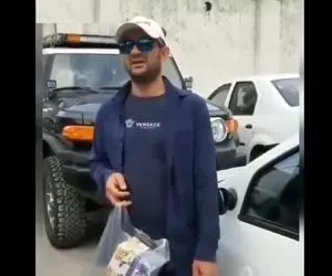 آواز خیابانی؛ ببینید این فروشنده چه حماسه سوزناکی با این آهنگ آفرید قلبت درد میگیره