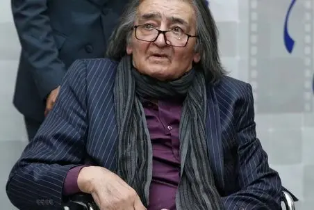 آواز هنرمندانه؛ دیگه باید بگیم مرحوم، رضا رویگری چشاشو بست شروع کرد خوندن تن صدا خداس