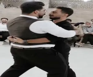 آواز شاد؛ موقع رقص تانگو دوماد رفت سمت زنونه پسرا تو مردونه شبیه سازی کردن یعنی عالیه