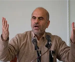 فرشاد مومنی: ۴۰۰ میلیارد دلار در بازار ارز هدر داده شده است