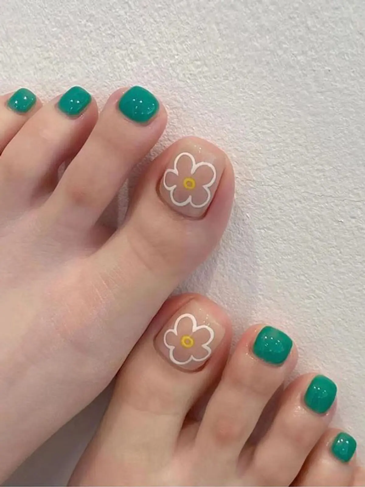 the-latest-model-of-girls-toenail-design-20