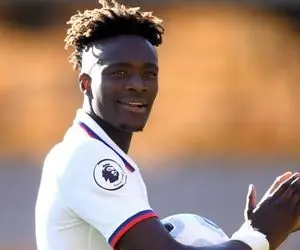 ستاره آبی ها سرخ پوش شد؟