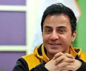 (عکس) تصویر عجیب عمو پورنگ از بغل کردن یک خرس زرد!