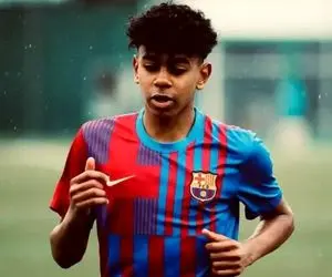 مسی کوچک در بارسلونا؛ پدیده 15 ساله در تیم بزرگسالان!
