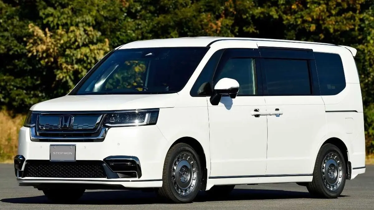 say-hello-to-the-2022-honda-step-wgn-and-all-its-boxy-goodness-5