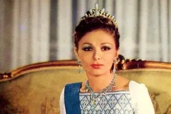 سفر به ایام قدیم سال 1368؛ لنگان لنگان رفتن فرح دیبا در کاخ آمریکا