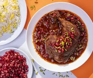 آموزش آشپزی؛ شب یلدا با این خورشت مرغ همه رو سورپرایز کن