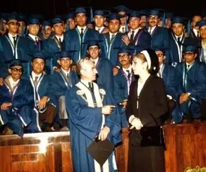 سفر به ایام قدیم سال 1349؛ تناقض چهره فرح دیبا و لباس نظامی