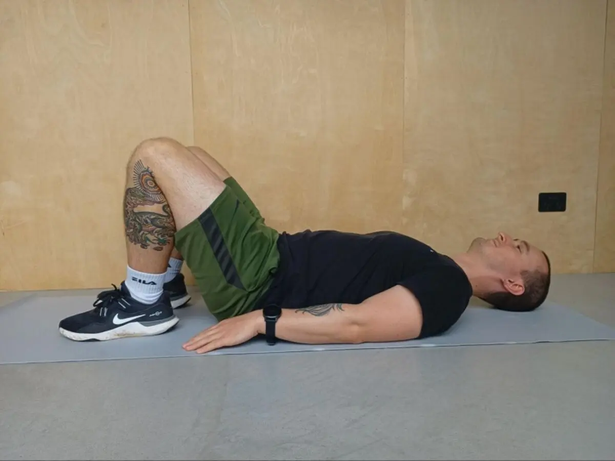 Lying-knee-bend-768x576