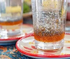 تهیه شربت خاکشیر خوش طعم و لذیذ برای هیئت های عزاداری؛ هر کی بنوشه دعات میکنه
