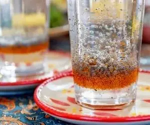 تهیه شربت خاکشیر خوش طعم و لذیذ برای هیئت های عزاداری؛ هر کی بنوشه دعات میکنه