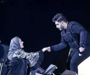 آواز محلی؛ رقص آبودانیه آرون افشار که وسط اجرا اومده پایین استیج با مردم ترکوند