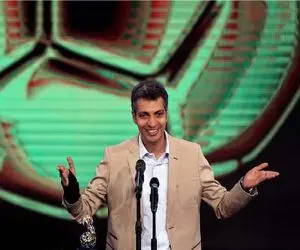 سکانس خندان؛ عادل فردوسی پور به مدیری میگه هندل میزنی میخندی منفجر میشه ول کنش نیست