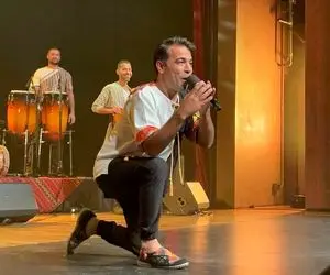 آواز محلی؛ این گروه باصفا با ساز و آواز محلی بوشهری چه شوری میدن به تماشاچیان سالن