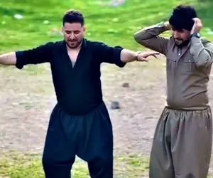 آواز محلی؛ وقتی کردا با شلوار کردی هندی میرقصن ترکیبی زدن همه دارن بهشون میخندن