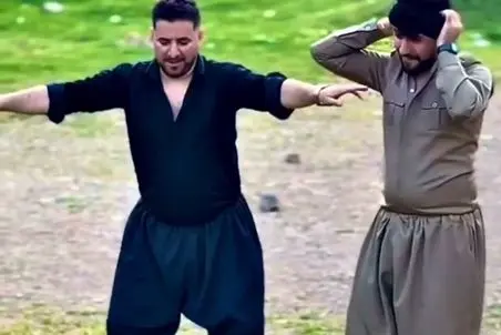 آواز محلی؛ وقتی کردا با شلوار کردی هندی میرقصن ترکیبی زدن همه دارن بهشون میخندن