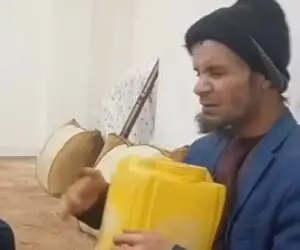 آواز محلی؛ پسر ز دنیای جهان فارغ با دبه بندری میزنه و رقص بوهویی میره غم یا شادی