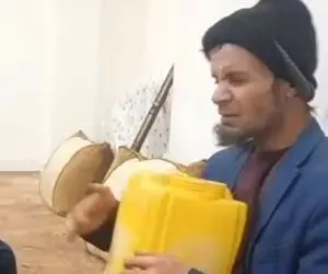 آواز محلی؛ پسر ز دنیای جهان فارغ با دبه بندری میزنه و رقص بوهویی میره غم یا شادی