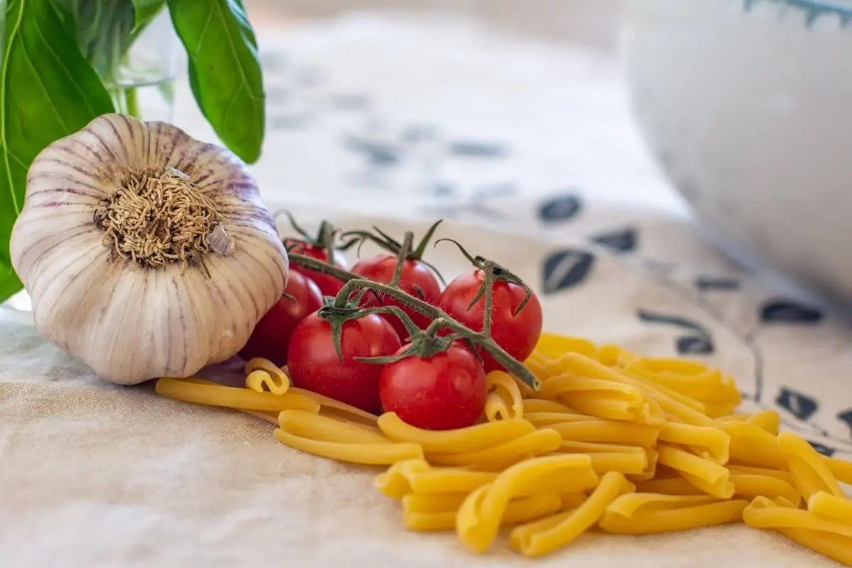 پاستا با گوجه گیلاسی