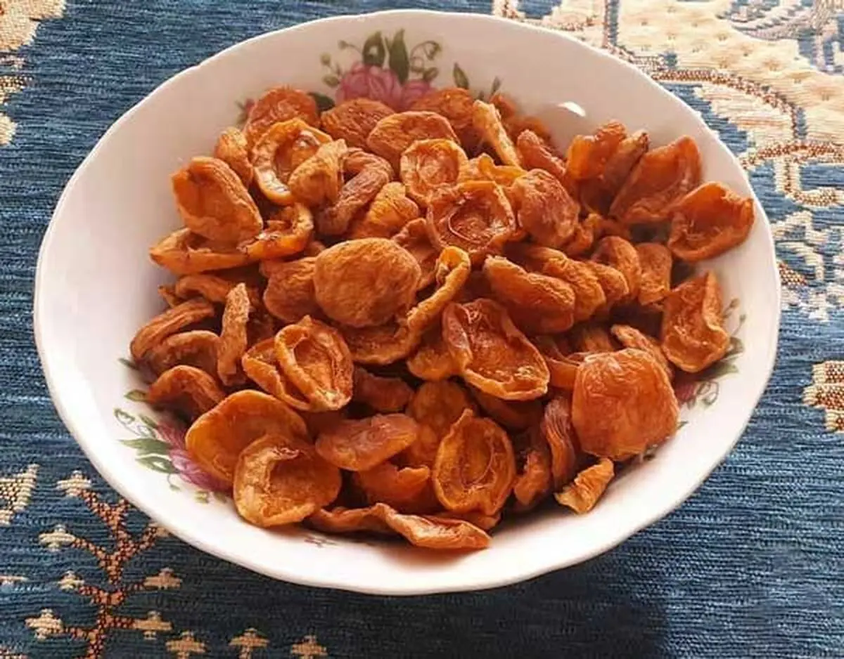 drying-apricots-8