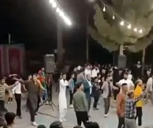 آواز شاد؛ یه عده وسط عروسی ریختن وسط انگار مجبور به این کار شدن انقد خسته حرکت میکنن