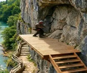 معماری خلاقانه؛ پله زد رفت بالا کوه سوراخش کرد توش خونه ساخت ویو بهتر از برج خلیفه