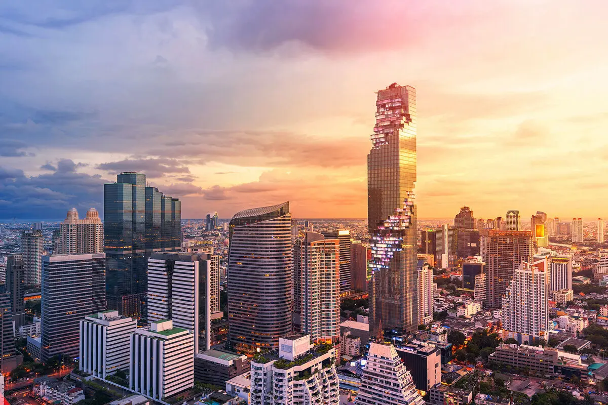 Banner_King_Power_Mahanakhon_Exterior