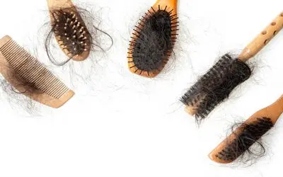 ترفندهای خانگی؛ با این ترفند موقع شونه کردن هیچ مویی لای برس گیر نمیکنه