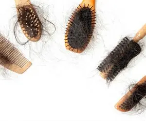 ترفندهای خانگی؛ با این ترفند موقع شونه کردن هیچ مویی لای برس گیر نمیکنه