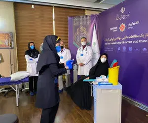 (عکس) به دختر مخبر دزفولی واکسن کرونا از روی چادر تزریق شد؟