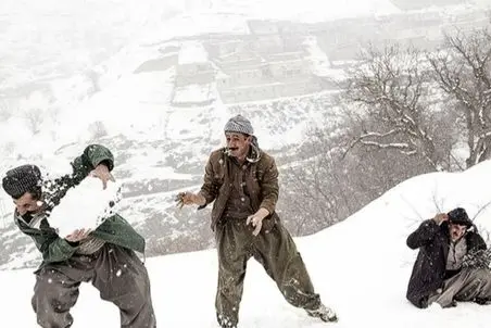 آواز برفی؛ برف اومده و من همونم که نازنینت بودم گذاشتن آقایون رقص می کنن