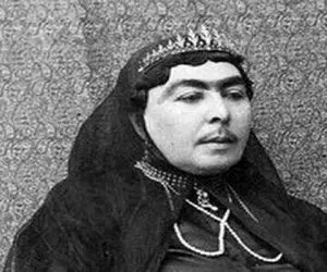 (عکس) چرا زنان قاجار سبیلو بودند؟