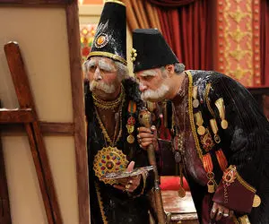 سکانس خنده دار قهوه تلخ؛ وقتی بابا اِتی شب رو پیش گوسفندا می خوابه!