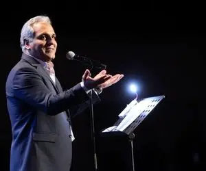 آواز اصیل؛ موقع خوندن آهنگ بیا بریم کوه کل سالن با مهران مدیری خوندن عجب شکوهی