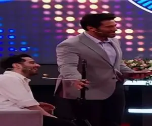 سوتی خندان؛ شرکت کننده قفلی الا و بلا میخواد به سس کچاب یه سنجاب بچسبونه همه غشیدن