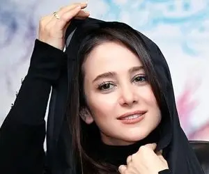 الناز حبیبی و حیوان خانگی اش در استخر مدرن + عکس