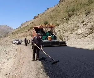 آغاز آسفالت ۳ راه روستایی در طالقان