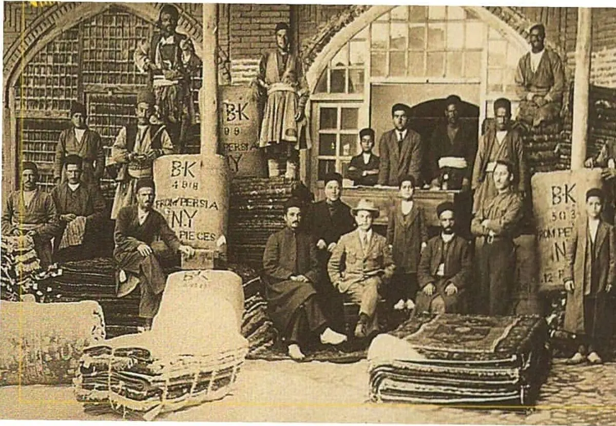 آنتوان سوریوگین اواخر دهه ۱۸۳۰ میلادی در سفارت روسیه در تهران از پدری روس و مادر گرجی  زاده شد.  (5)